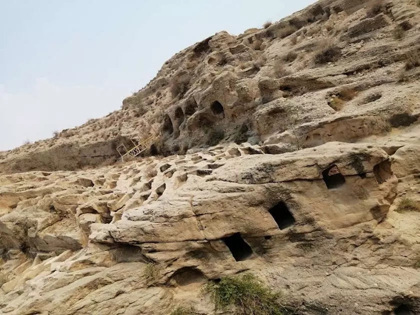 گور های صخره ای ماد ها